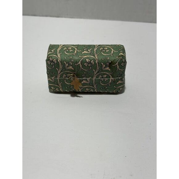 VINTAGE F21c Made In France Petit Formula Clove Mint Bar SOAP With Charm RARE - Picture 2 of 7